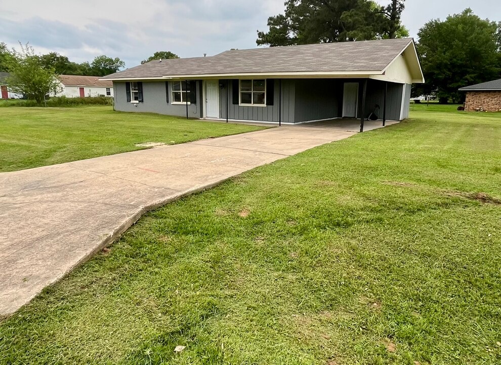 135 Kelly St in Natchitoches, LA - Building Photo