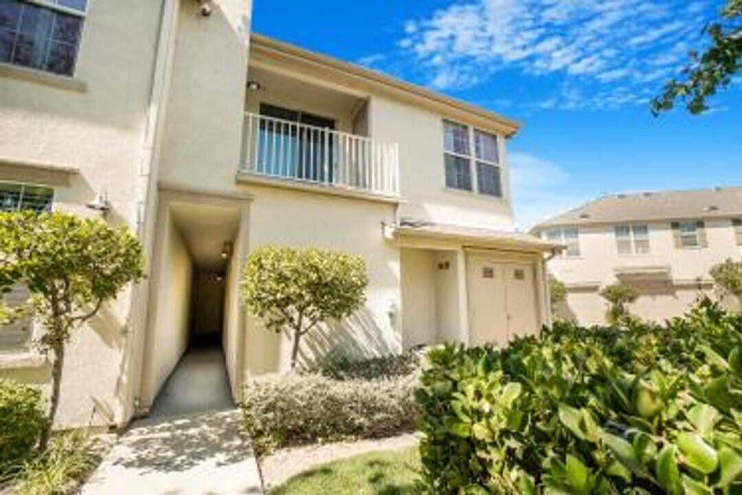 24116 Victoria Ln-Unit -24116 Victoria Lane #65 in Santa Clarita, CA - Building Photo