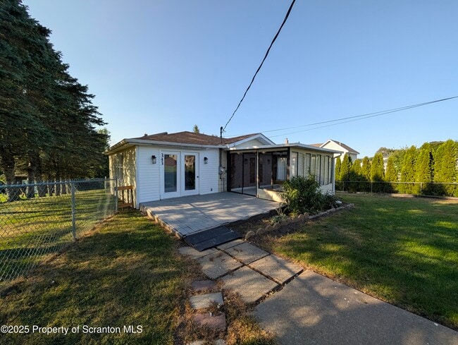 343 Atlantic St in Jessup, PA - Foto de edificio - Building Photo