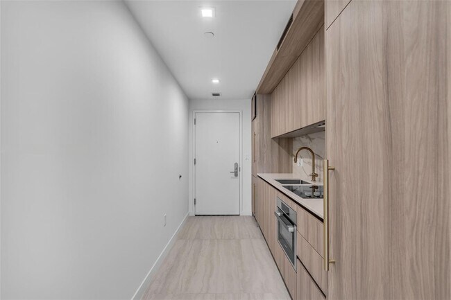 77 SE 5th St, Unit 2405 in Miami, FL - Building Photo - Building Photo