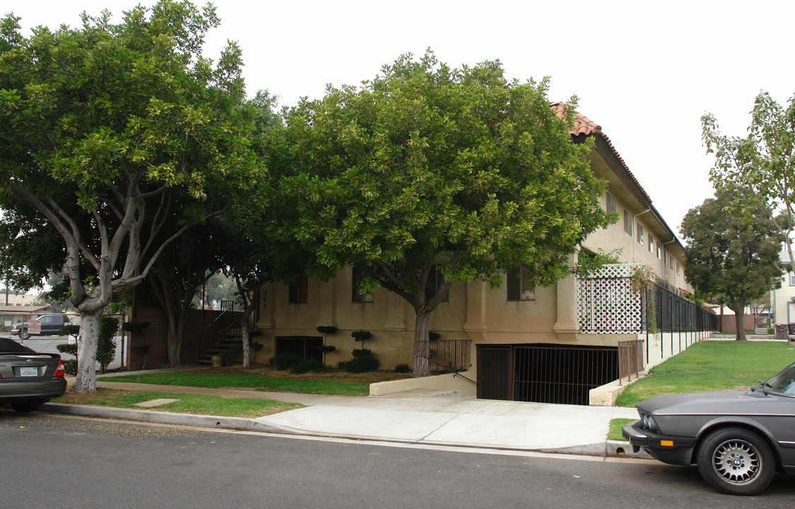 Residential Condominiums in Glendale, CA - Building Photo