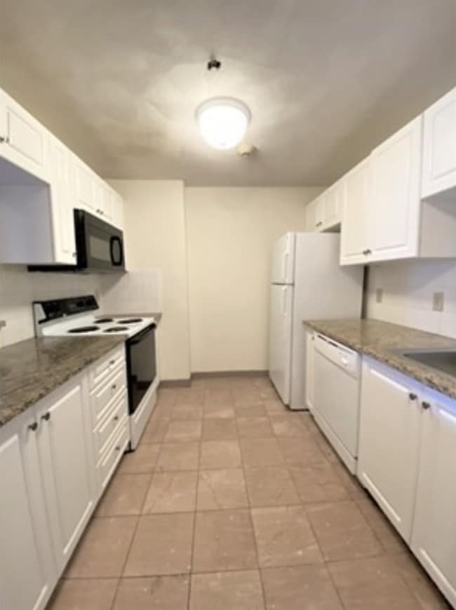 373 Highland Ave, Unit 320 in Somerville, MA - Building Photo - Building Photo