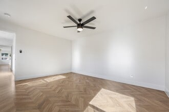 5916 Walnut Ave in Long Beach, CA - Building Photo - Building Photo