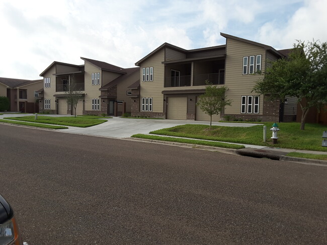 1000 E Daffodil Ave in McAllen, TX - Foto de edificio - Building Photo
