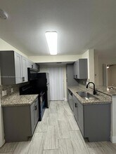 8737 NW 39th St in Sunrise, FL - Foto de edificio - Building Photo