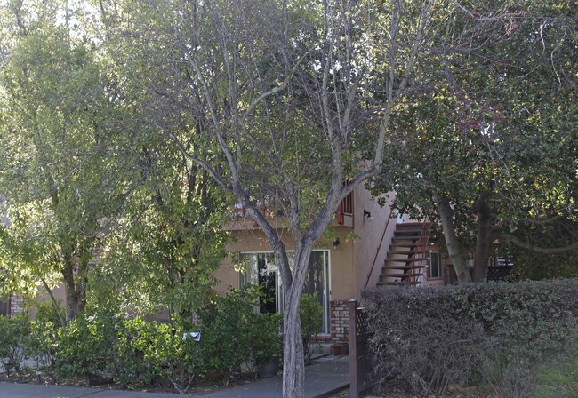 2046 San Antonio Ave in Alameda, CA - Building Photo - Building Photo