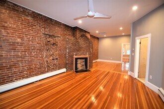 1736 Beacon St, Unit 3 in Brookline, MA - Building Photo - Building Photo