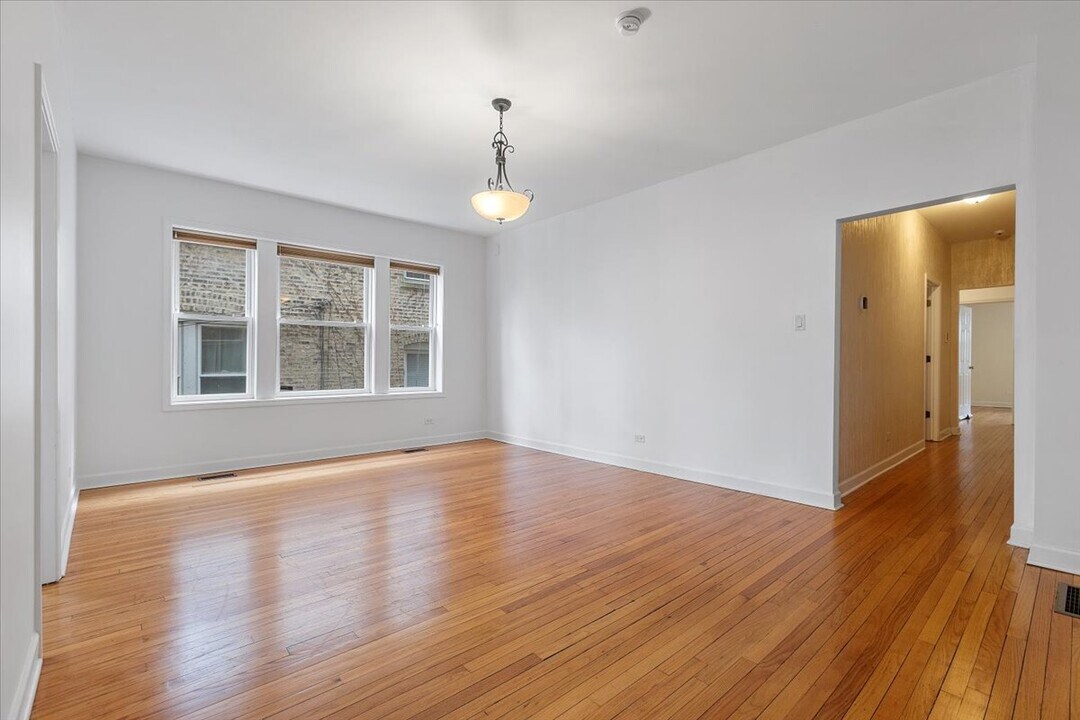 6445 N Greenview Ave, Unit 1 in Chicago, IL - Foto de edificio