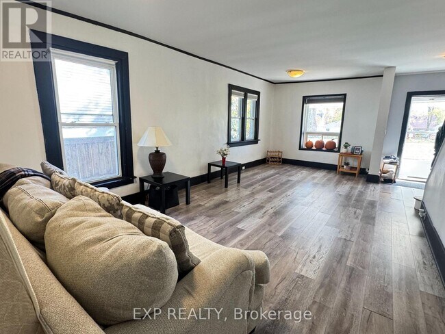 5205 Palmer Ave in Niagara Falls, ON - Foto de edificio - Building Photo