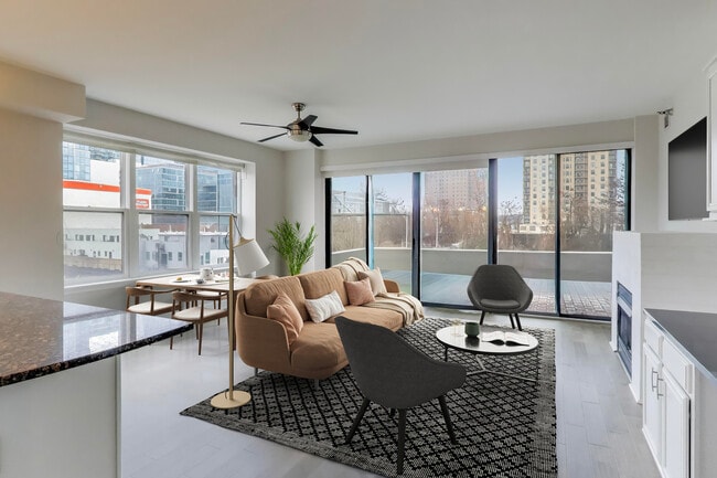 5 E 14th Pl, Unit 501 in Chicago, IL - Foto de edificio - Building Photo