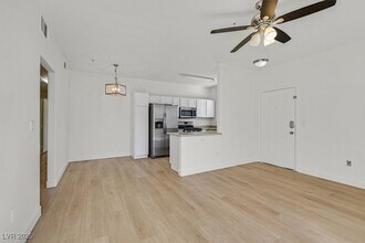 2291 W Horizon Ridge Pkwy in Henderson, NV - Building Photo - Building Photo