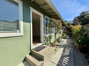 735 Bradford Way in Pacifica, CA - Building Photo - Building Photo