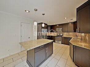 1067 Woodsong Pass Ct in Lawrenceville, GA - Foto de edificio - Building Photo