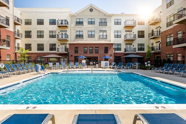 Highland Station in Louisville, KY - Foto de edificio - Building Photo