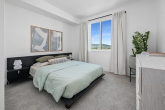 Virano Apartments in San Marcos, CA - Foto de edificio - Building Photo