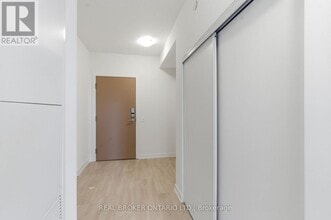 1 Quarrington Ln in North York, ON - Building Photo - Building Photo