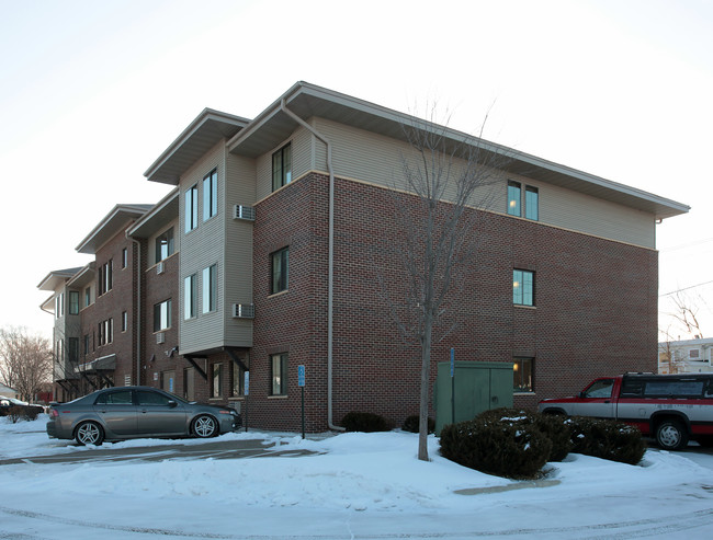 River Bluff Apartments in Shakopee, MN - Building Photo - Building Photo