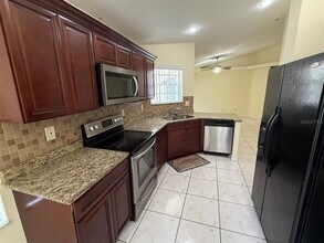 1300 Daniels Cove Dr in Winter Garden, FL - Foto de edificio - Building Photo