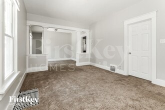 814 Bowditch St in Aurora, IL - Foto de edificio - Building Photo