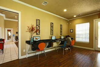 Bridge at Volente in Austin, TX - Foto de edificio - Interior Photo