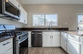 2033 Riderwood Ave in North Las Vegas, NV - Building Photo - Building Photo