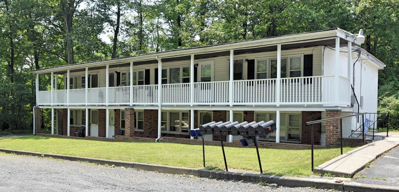 19 Oakwood Dr, Unit 19 Oakwood Drive in Wind Gap, PA - Foto de edificio