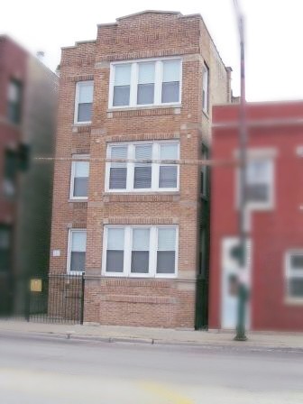 2237 W Fullerton Ave, Unit 3 in Chicago, IL - Foto de edificio - Building Photo