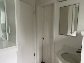 Golden View Apartments in Renton, WA - Foto de edificio - Building Photo