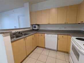 2160 E Preserve Way in Miramar, FL - Building Photo - Building Photo