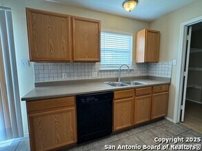10738 Shaencrossing in San Antonio, TX - Building Photo - Building Photo