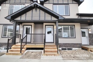 7 Rivergrove Run W in Lethbridge, AB - Building Photo