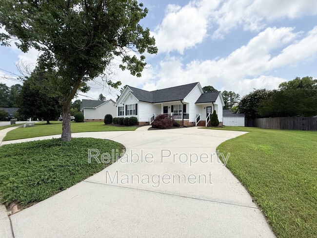 805 Phillips Pointe Dr in Fuquay Varina, NC - Building Photo - Building Photo
