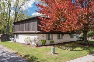 1607 Brooke Park Dr in Toledo, OH - Building Photo