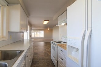 10111 Eltopia West Rd in Pasco, WA - Building Photo - Building Photo