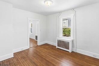 10 Zazzetti St in Waldwick, NJ - Building Photo - Building Photo