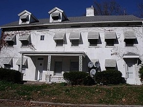 832 W 8th St in Davenport, IA - Foto de edificio - Primary Photo