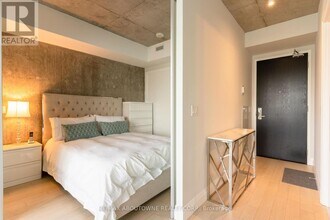 224 King St W in Toronto, ON - Building Photo - Building Photo