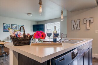 360 Enterprise Blvd in Bozeman, MT - Foto de edificio - Building Photo