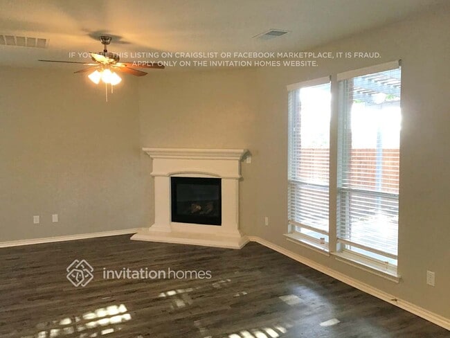 8633 Fernhill Dr in Fort Worth, TX - Foto de edificio - Building Photo