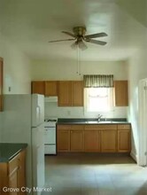119 W Poplar St in Grove City, PA - Building Photo - Building Photo