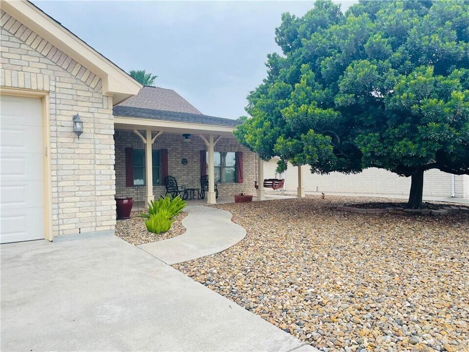 21 Fairway Ct in Mission, TX - Building Photo