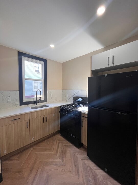 283 Monticello Ave, Unit Ground in Jersey City, NJ - Foto de edificio