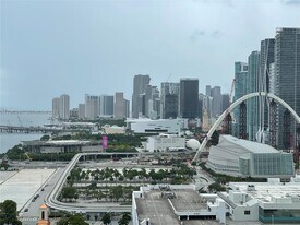 1750 N Bayshore Dr in Miami, FL - Building Photo