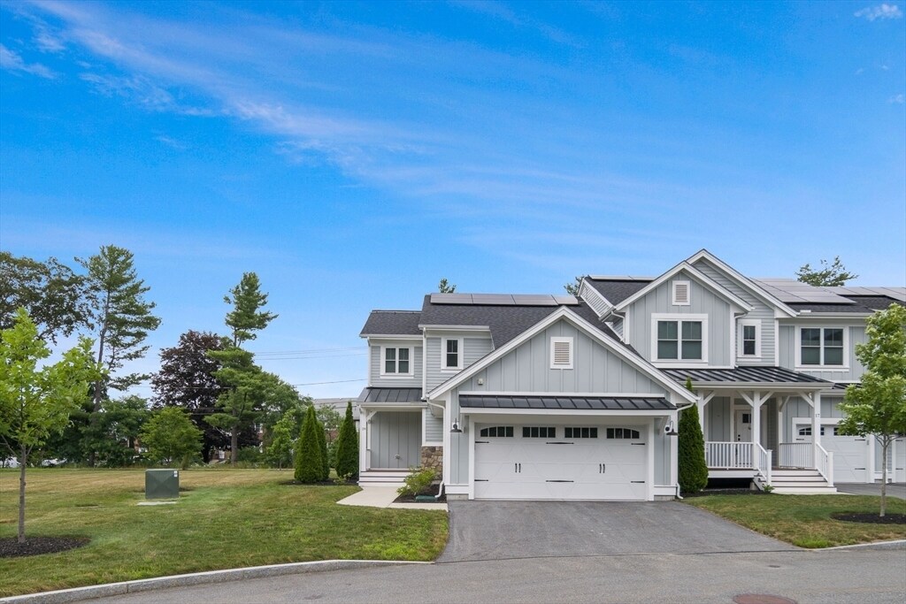 19 Lily Pond Ln in Lexington, MA - Building Photo