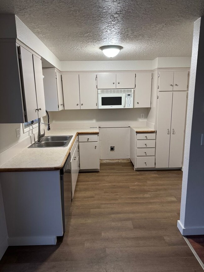 870 York St in Reedsport, OR - Building Photo - Building Photo