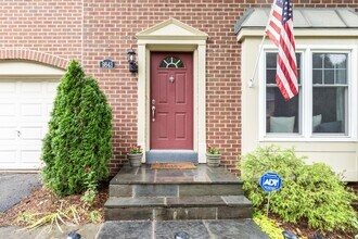 9843 Campbell Dr in Kensington, MD - Building Photo - Building Photo