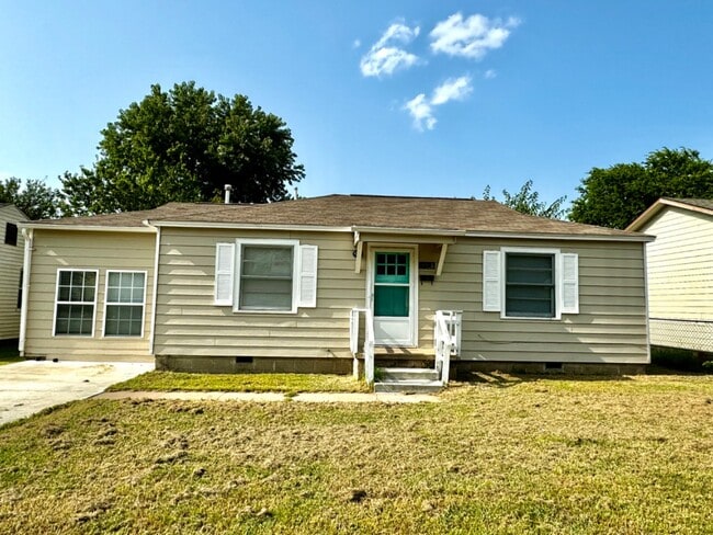 property at 6611 E Reading St