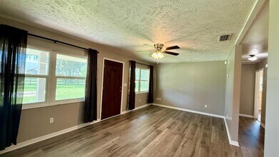 1102 Myrtle Rd in Valrico, FL - Building Photo - Building Photo