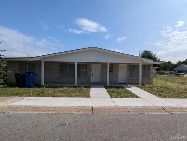 property at 821 S 16th St