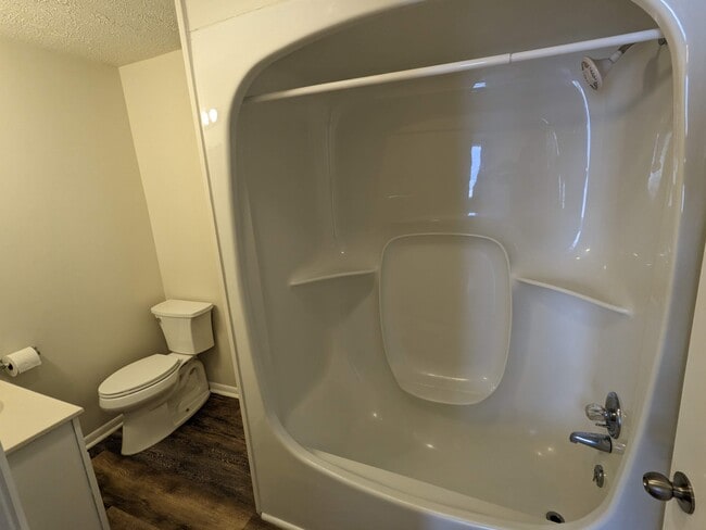 5-25 Woodrow Ave in Asheville, NC - Foto de edificio - Building Photo